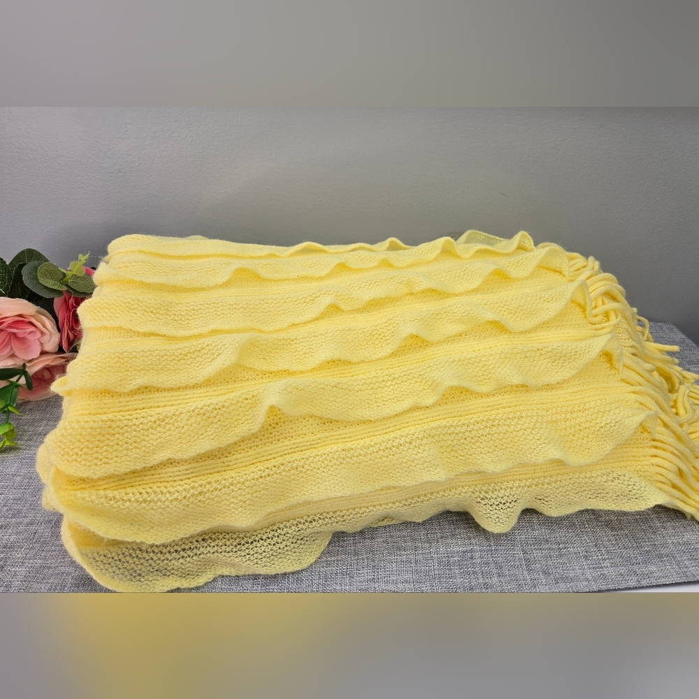 Vintage Cynthia Rowley Yellow Light Weight‎ Fringed Ruffled Throw Blanket 76x60